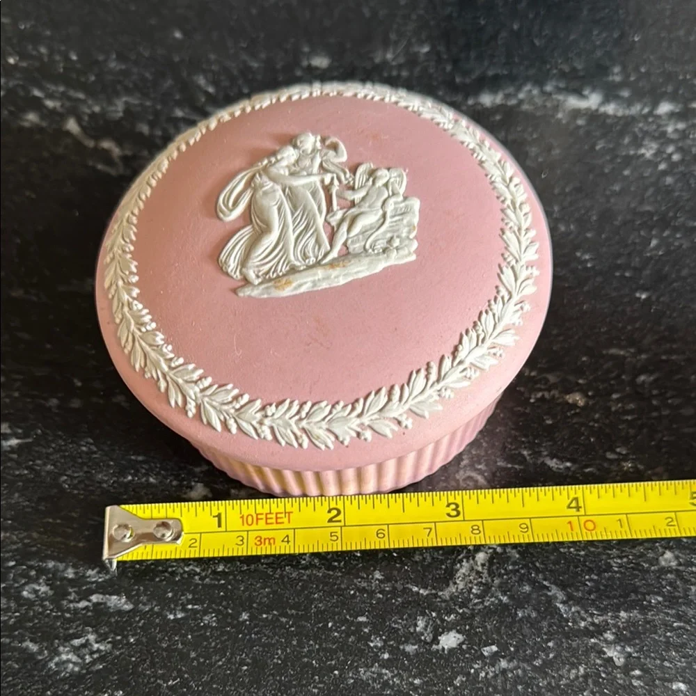 Wedgwood Jasperware Pink Decorative Jewelry/Trinket Box - Picture 4 of 4